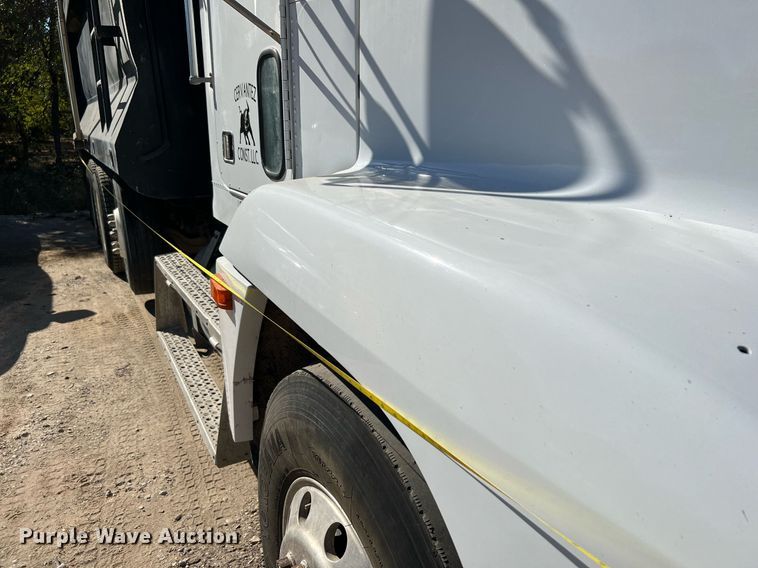 image for item DQ2167 2000 Freightliner FLD  dump truck