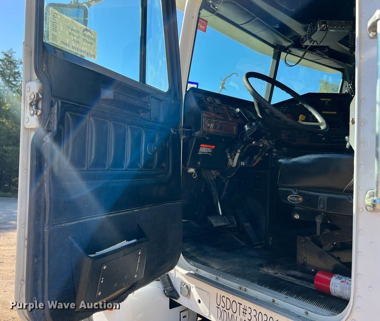 image for item DQ2167 2000 Freightliner FLD  dump truck