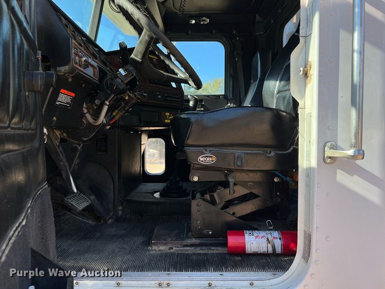 image for item DQ2167 2000 Freightliner FLD  dump truck