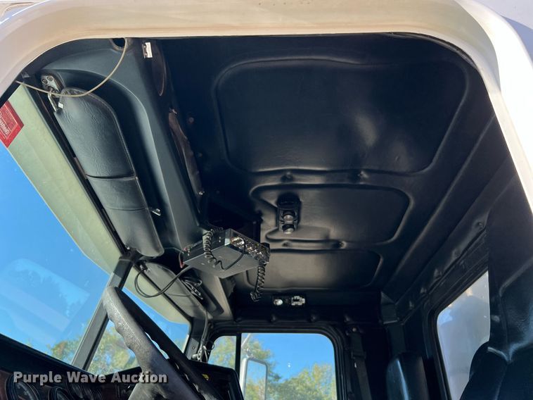 image for item DQ2167 2000 Freightliner FLD  dump truck