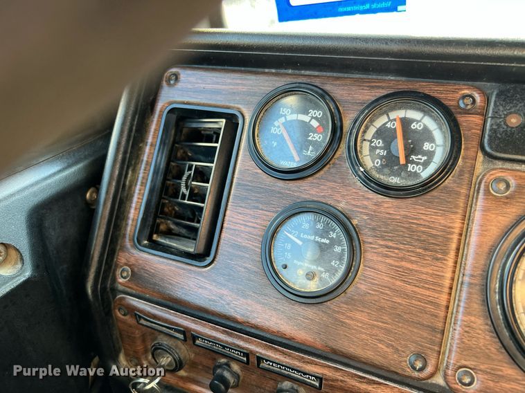 image for item DQ2167 2000 Freightliner FLD  dump truck