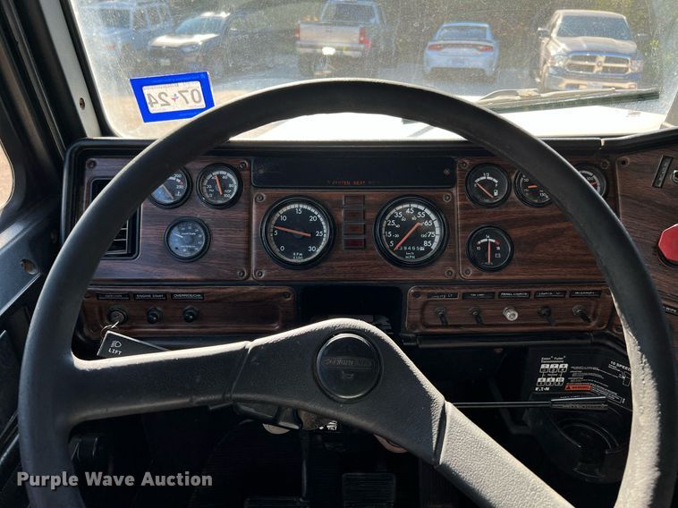 image for item DQ2167 2000 Freightliner FLD  dump truck