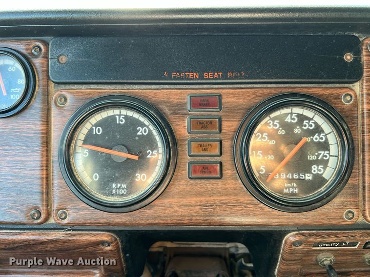 image for item DQ2167 2000 Freightliner FLD  dump truck