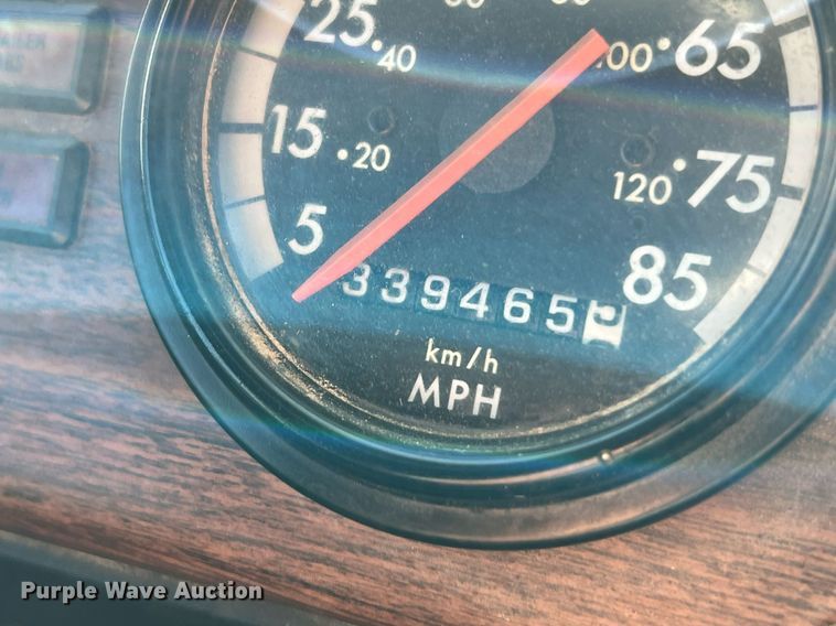 image for item DQ2167 2000 Freightliner FLD  dump truck