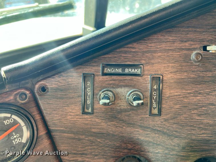 image for item DQ2167 2000 Freightliner FLD  dump truck