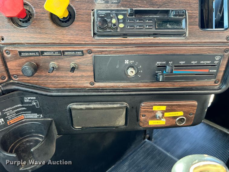 image for item DQ2167 2000 Freightliner FLD  dump truck