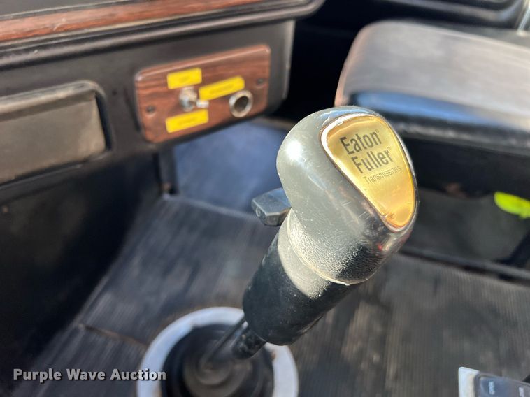 image for item DQ2167 2000 Freightliner FLD  dump truck