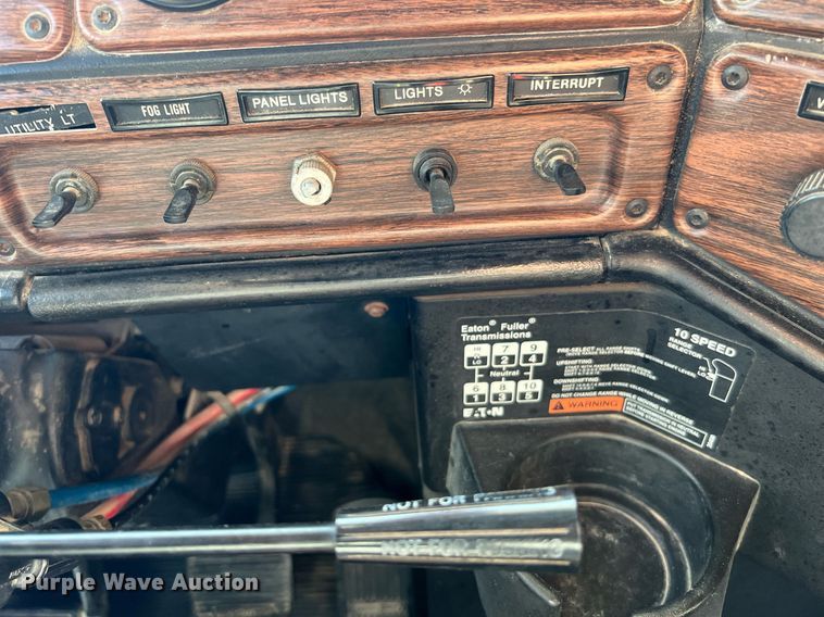 image for item DQ2167 2000 Freightliner FLD  dump truck