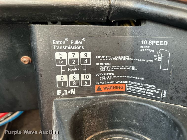 image for item DQ2167 2000 Freightliner FLD  dump truck