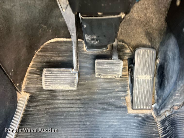 image for item DQ2167 2000 Freightliner FLD  dump truck