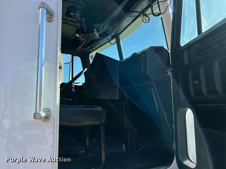 image for item DQ2167 2000 Freightliner FLD  dump truck