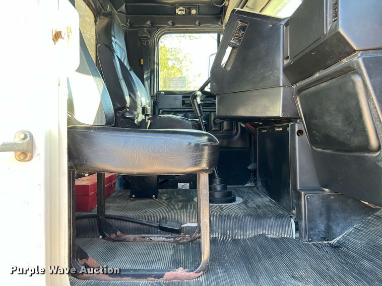 image for item DQ2167 2000 Freightliner FLD  dump truck