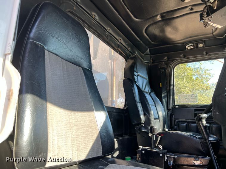 image for item DQ2167 2000 Freightliner FLD  dump truck