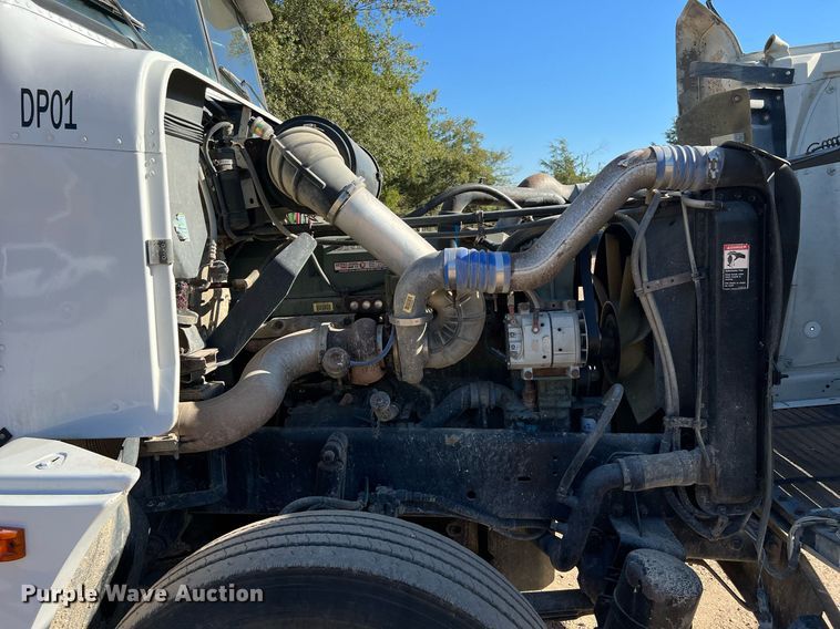 image for item DQ2167 2000 Freightliner FLD  dump truck