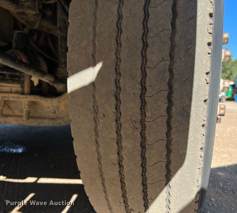 image for item DQ2167 2000 Freightliner FLD  dump truck