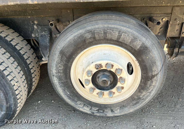 image for item DQ2167 2000 Freightliner FLD  dump truck