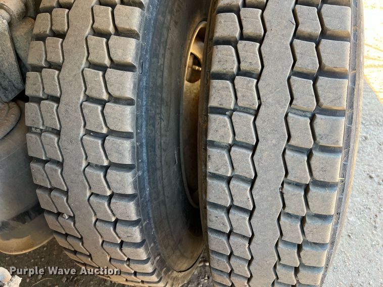 image for item DQ2167 2000 Freightliner FLD  dump truck