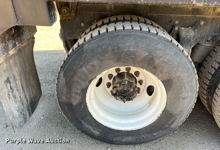 image for item DQ2167 2000 Freightliner FLD  dump truck