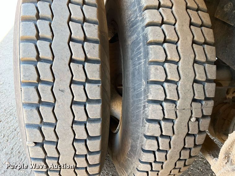 image for item DQ2167 2000 Freightliner FLD  dump truck