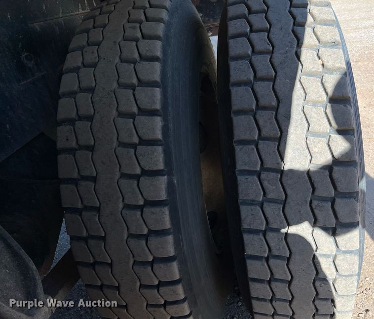 image for item DQ2167 2000 Freightliner FLD  dump truck