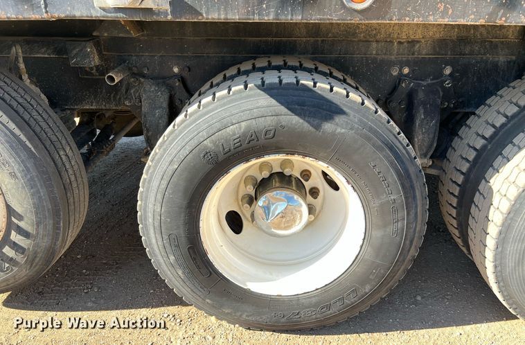 image for item DQ2167 2000 Freightliner FLD  dump truck