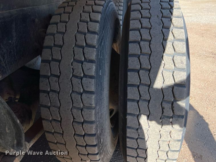 image for item DQ2167 2000 Freightliner FLD  dump truck