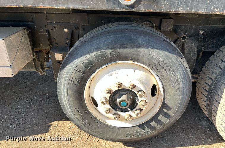 image for item DQ2167 2000 Freightliner FLD  dump truck