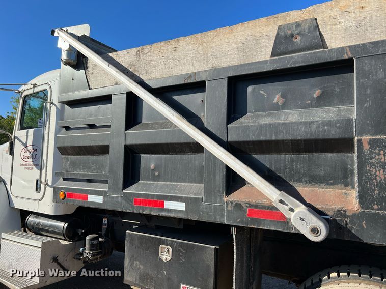 image for item DQ2168 2007 Peterbilt 340  dump truck