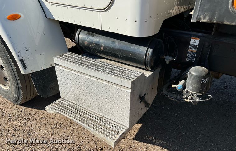 image for item DQ2168 2007 Peterbilt 340  dump truck