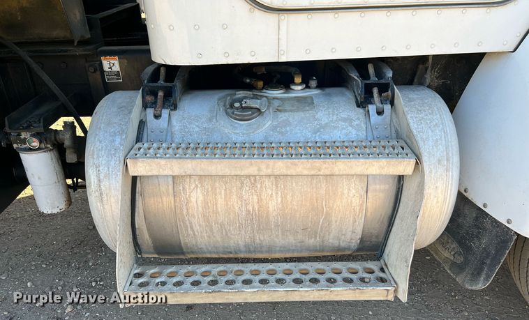 image for item DQ2168 2007 Peterbilt 340  dump truck