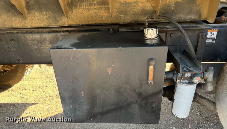 image for item DQ2168 2007 Peterbilt 340  dump truck