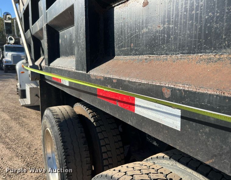 image for item DQ2168 2007 Peterbilt 340  dump truck