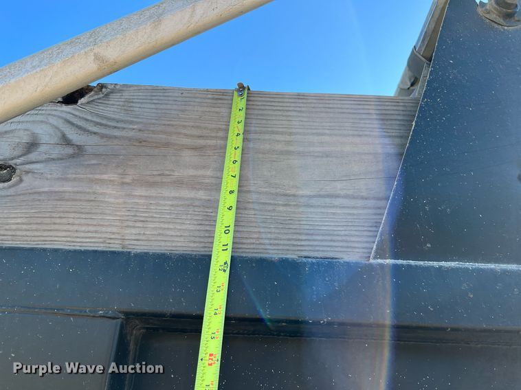 image for item DQ2168 2007 Peterbilt 340  dump truck