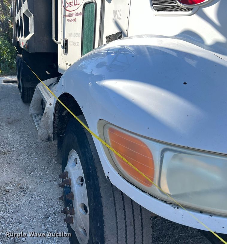 image for item DQ2168 2007 Peterbilt 340  dump truck