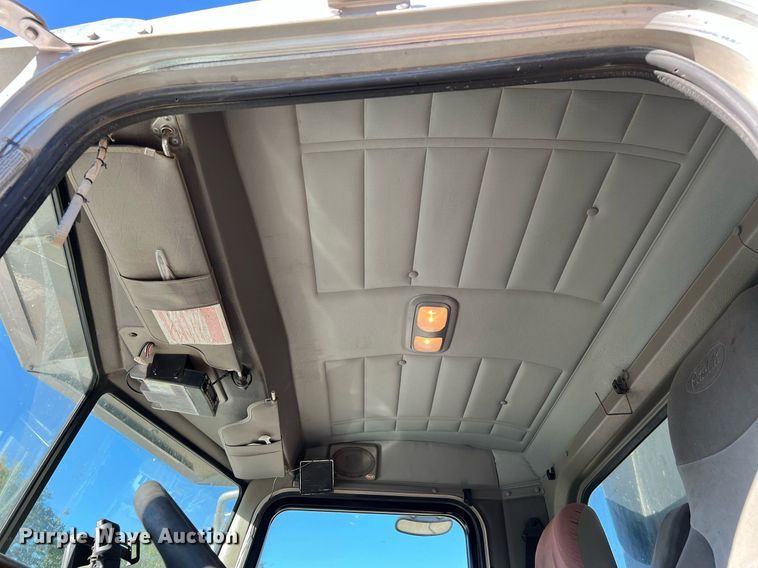 image for item DQ2168 2007 Peterbilt 340  dump truck