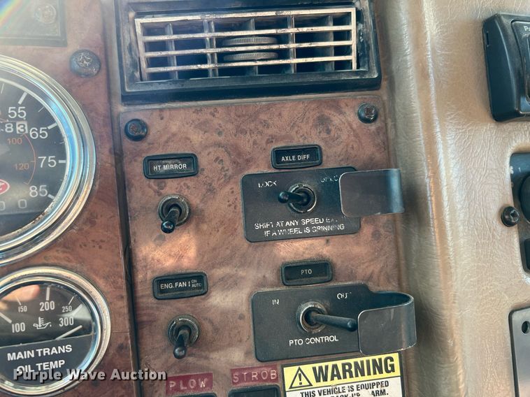 image for item DQ2168 2007 Peterbilt 340  dump truck