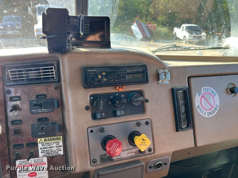 image for item DQ2168 2007 Peterbilt 340  dump truck