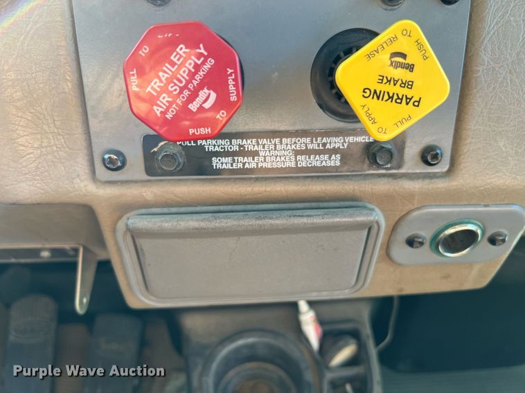 image for item DQ2168 2007 Peterbilt 340  dump truck