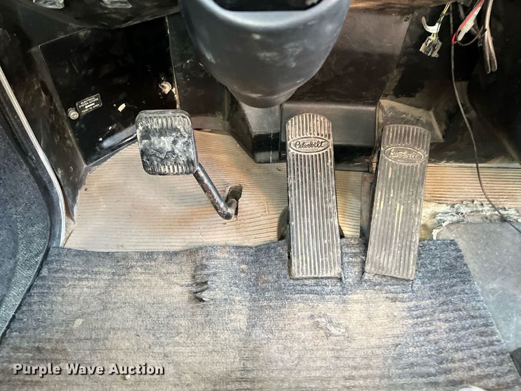 image for item DQ2168 2007 Peterbilt 340  dump truck