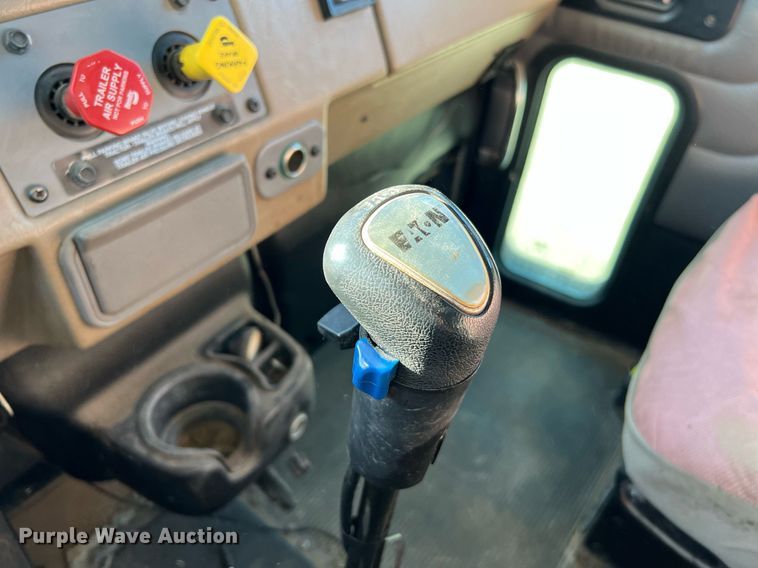 image for item DQ2168 2007 Peterbilt 340  dump truck