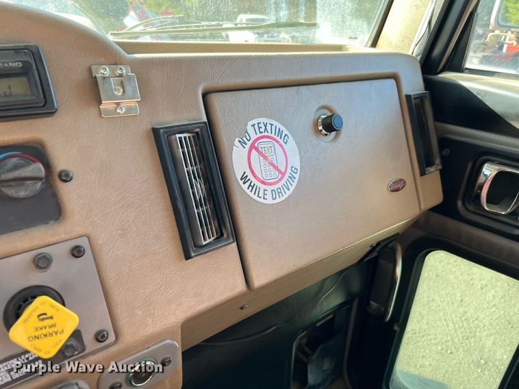 image for item DQ2168 2007 Peterbilt 340  dump truck