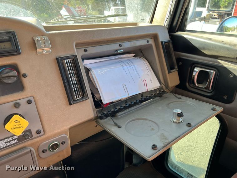 image for item DQ2168 2007 Peterbilt 340  dump truck