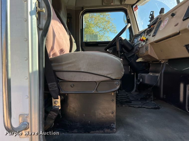 image for item DQ2168 2007 Peterbilt 340  dump truck