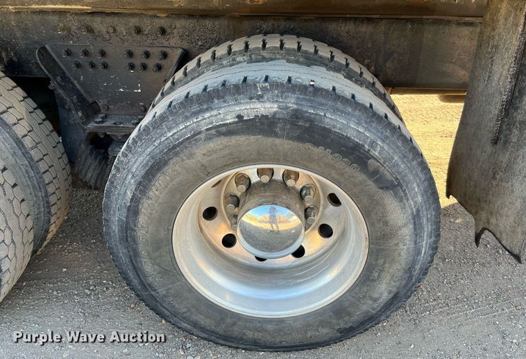 image for item DQ2168 2007 Peterbilt 340  dump truck