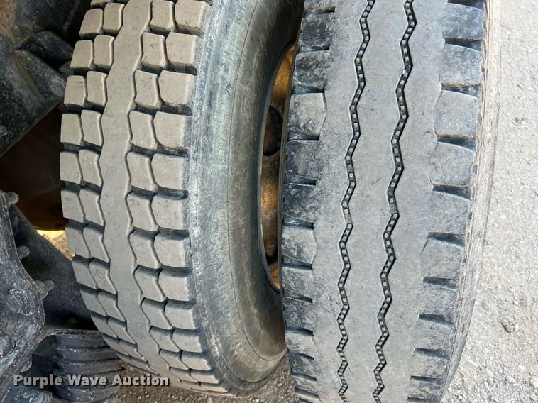 image for item DQ2168 2007 Peterbilt 340  dump truck