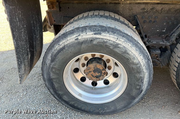 image for item DQ2168 2007 Peterbilt 340  dump truck