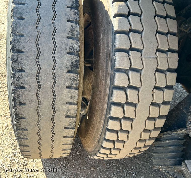 image for item DQ2168 2007 Peterbilt 340  dump truck