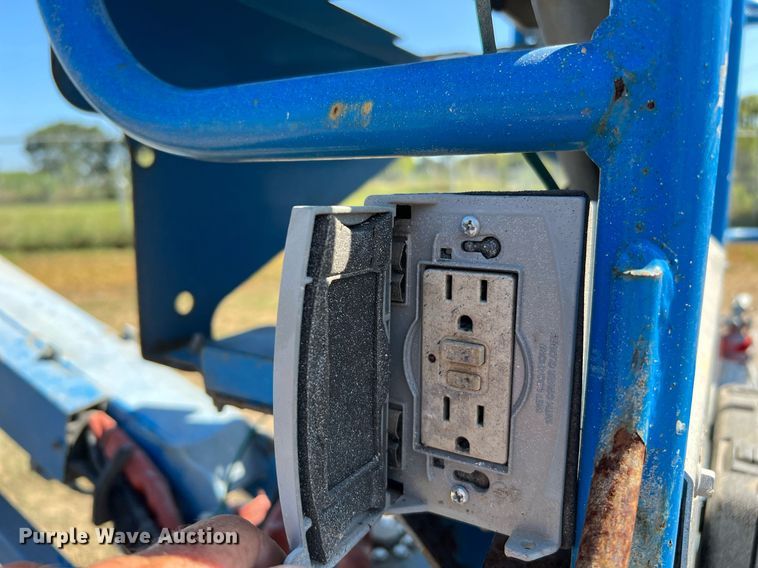 image for item DQ2170 2014 Genie S-65  boom lift