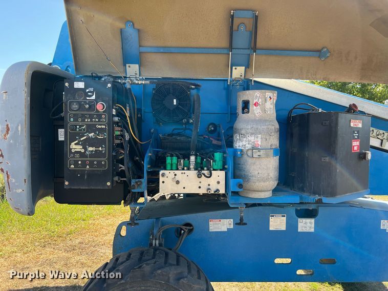 image for item DQ2170 2014 Genie S-65  boom lift