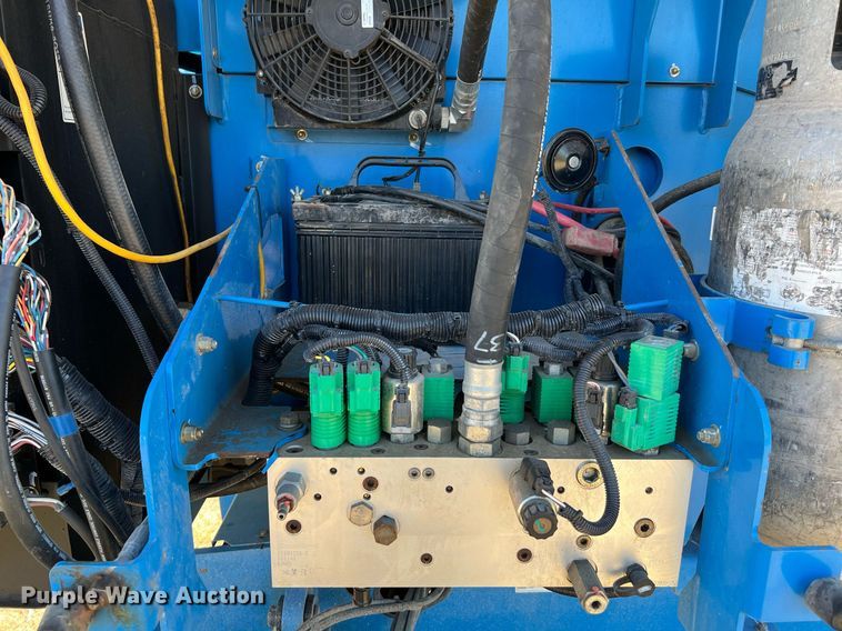 image for item DQ2170 2014 Genie S-65  boom lift